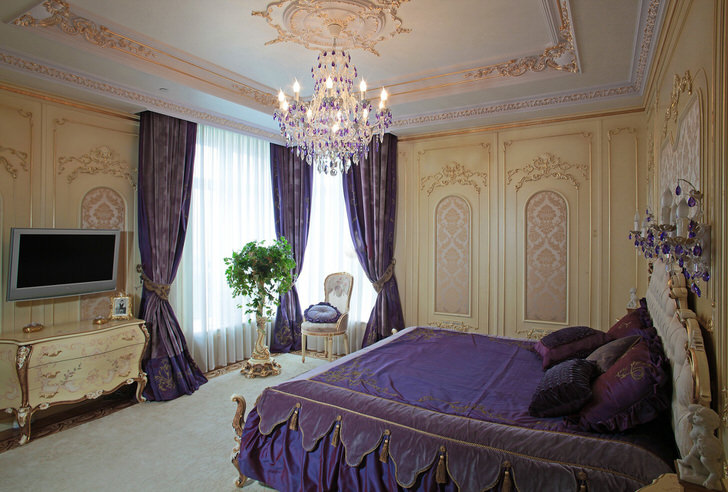 Для Оформления Спальной Комнаты В Барокко Стиле Дизайнер Использовал Темно-Фиолетовые Акценты. 