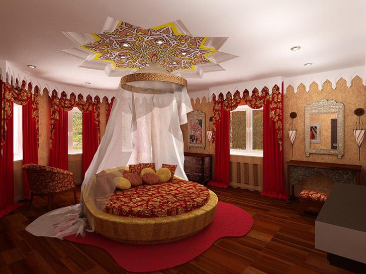 В Центре Композиции Круглая Кровать Под Балдахином. Внимание Притягивает Потолок, Который Интересно Декорирован Над Кроватью.
